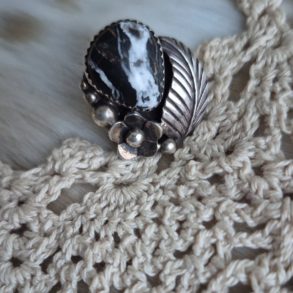 🌙Vintage Signed White Buffalo Sterling Silver Ring